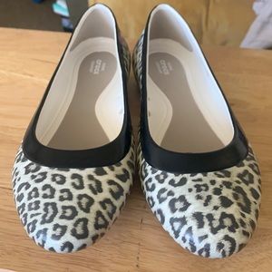 Crocs comfort flats, animal print
